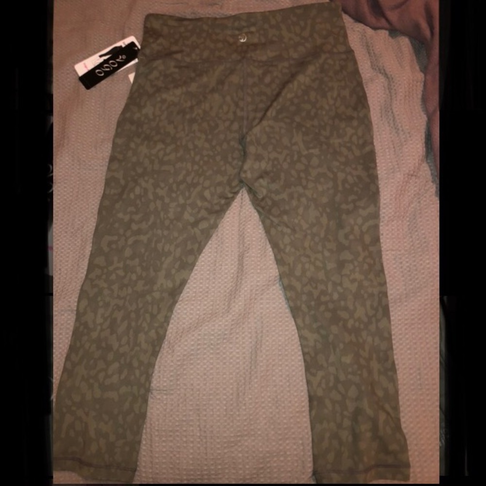 Vogo Athletica Capri Leggings